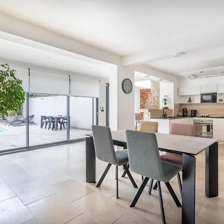Les Cigales - Piscine Privative بيت للعطل *